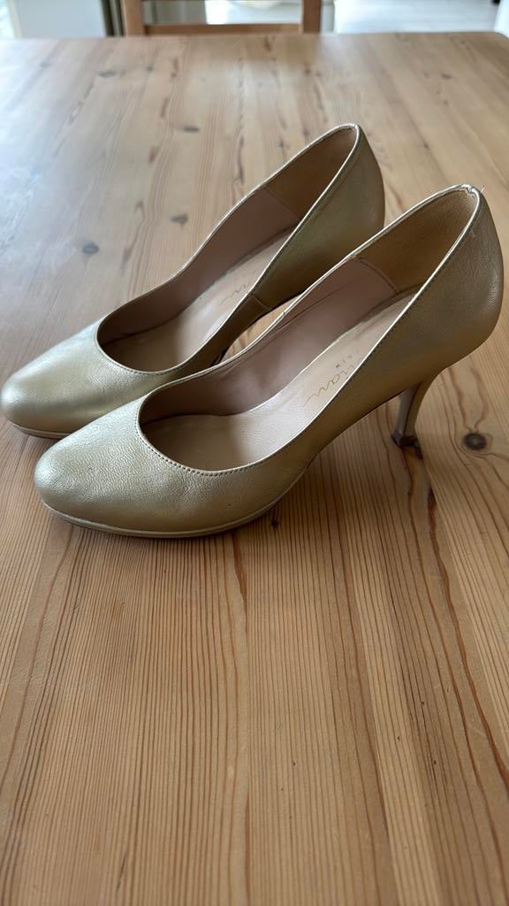 Chaussures de fête en or clair, Vêtements | Femmes, Autres couleurs, Chaussures à haut talons, Comme neuf, Enlèvement
