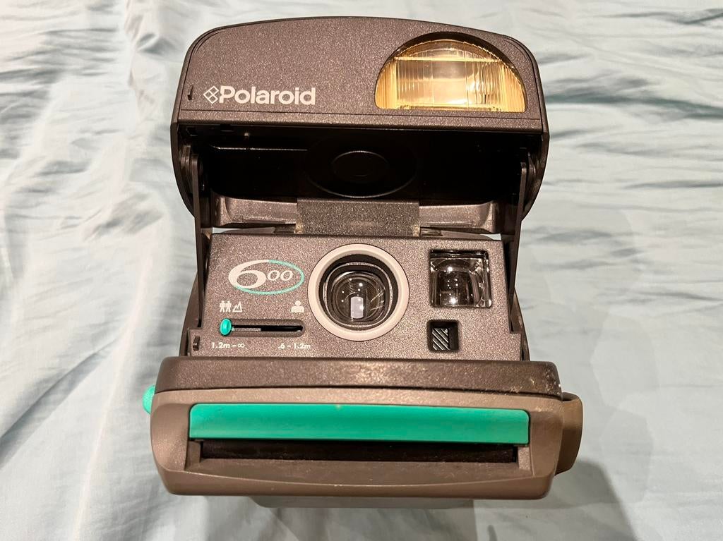 Vintage Polaroid 600 met nieuwe fotocartridge