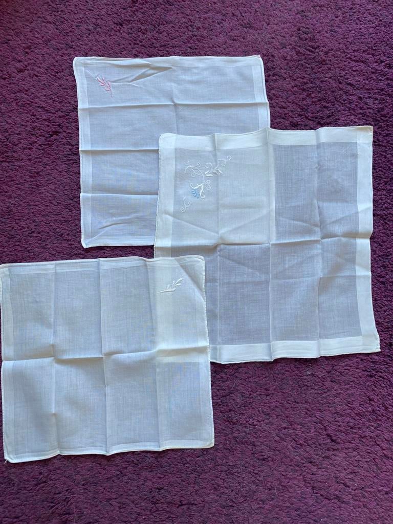 Oude geborduurde zakdoeken, Antiek en Kunst, Antiek | Kleding en Textiel, Ophalen of Verzenden