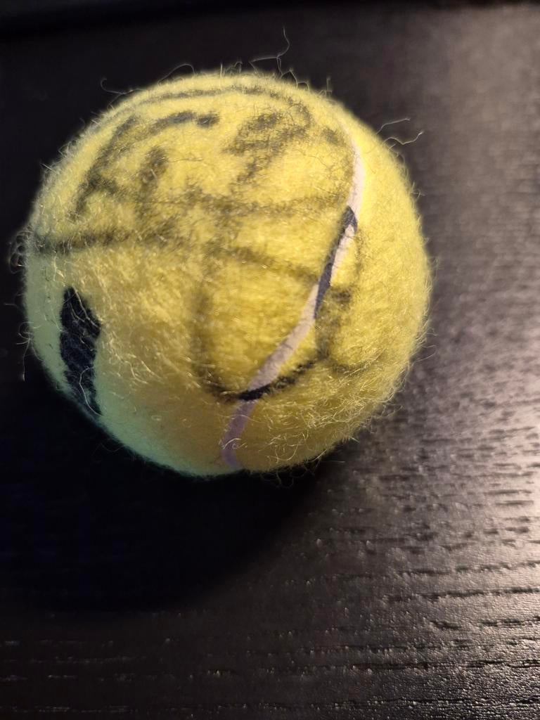 Tennisbal Kim Clijsters gesigneerd, Verzamelen, Ophalen, Zo goed als nieuw, Overige typen