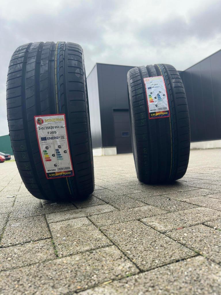 245 35 ZR20 95Y XL Zomer A BELGIAN BRAND STUK PRIJS : 105€, Autos : Pièces & Accessoires, Autres pièces automobiles, Alfa Romeo