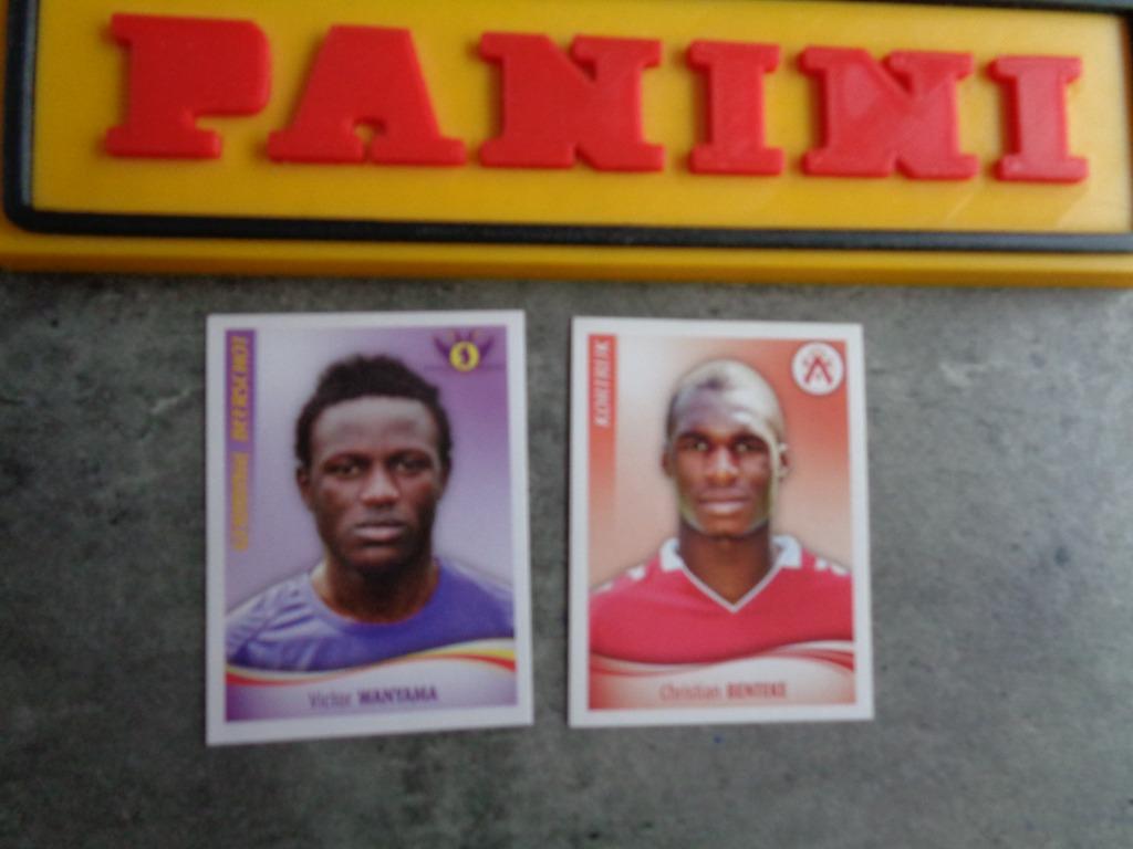 LOT DE 2 AUTOCOLLANTS PANINI FOOTBALL 2010 Benteke Wanyama, Envoi, Neuf