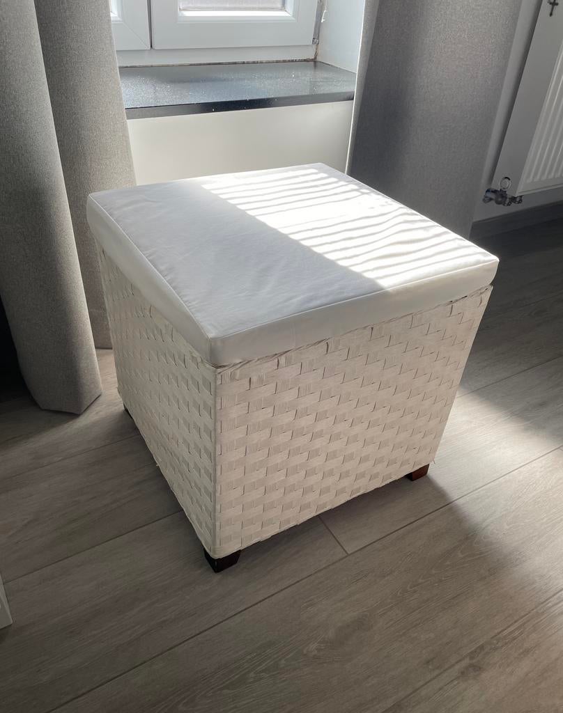 Pouf bac coffre jouets rangement blanc osier carré coiffeuse, Enlèvement, Comme neuf, Carré, Bois