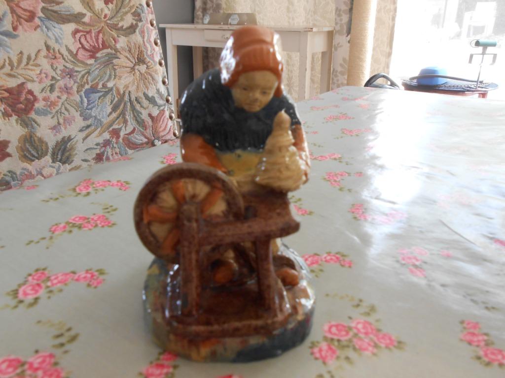 * oud Brugs vrouwtje in Vlaams aardewerk, Ophalen of Verzenden