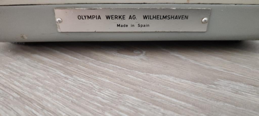 Ancienne Calculatrice  olympia, Enlèvement