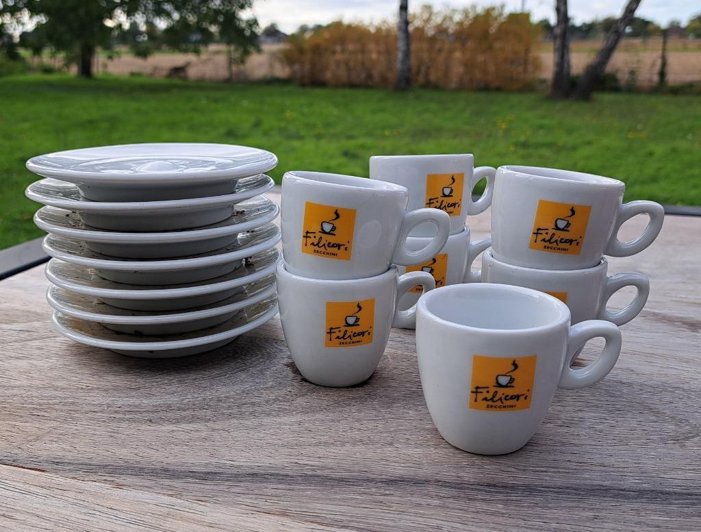 7 espressotassen met schoteltje Filicori, Huis en Inrichting, Keuken | Servies, Ophalen of Verzenden, Zo goed als nieuw, Porselein
