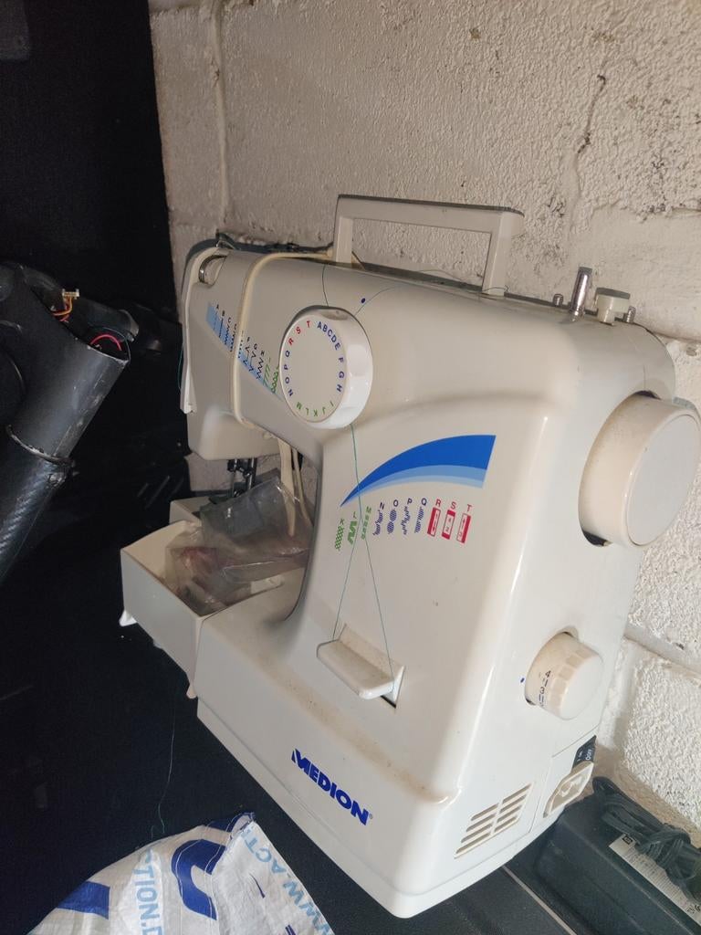 Machine a coudre, Enlèvement ou Envoi, Comme neuf