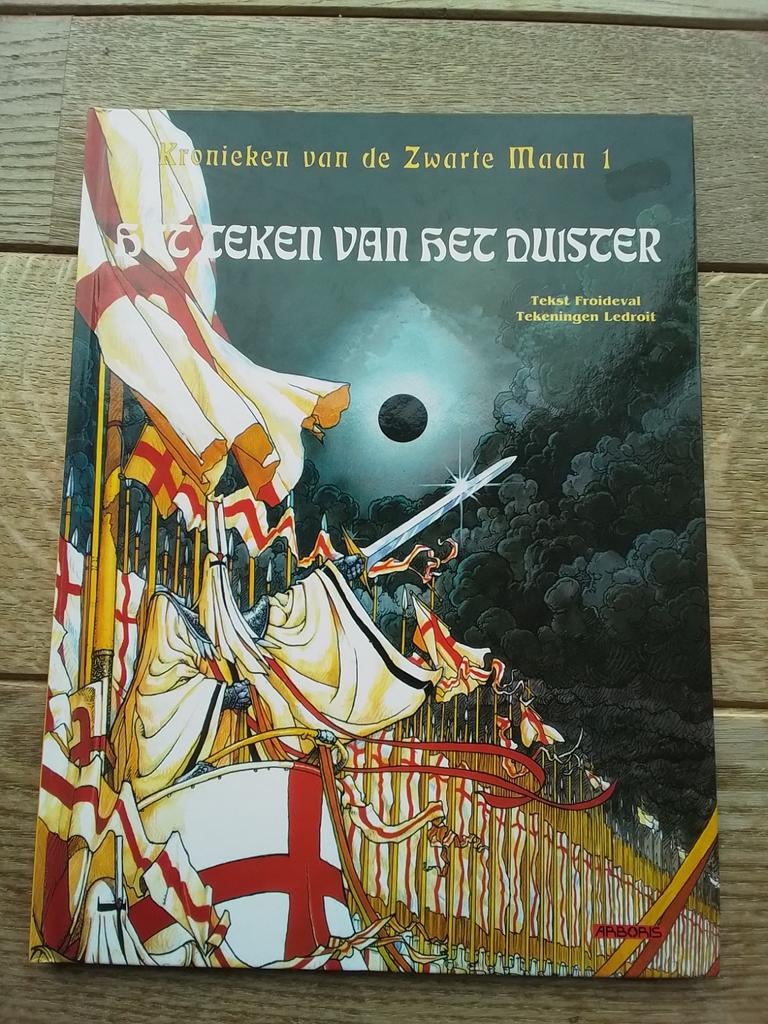 Kronieken van de zwarte maan deel 1 HC, Boeken, Ophalen of Verzenden, Zo goed als nieuw