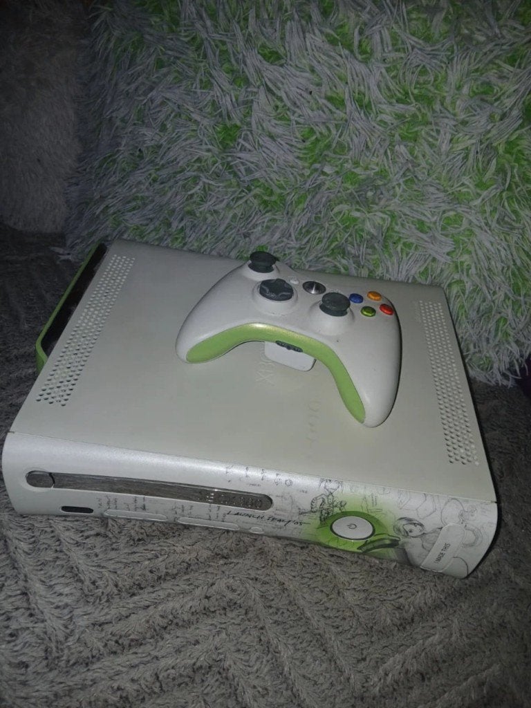 Xbox 360 Launch Team 2005 Limited Edition, 360 Pro of Premium, Zo goed als nieuw, Met 1 controller, 20 GB