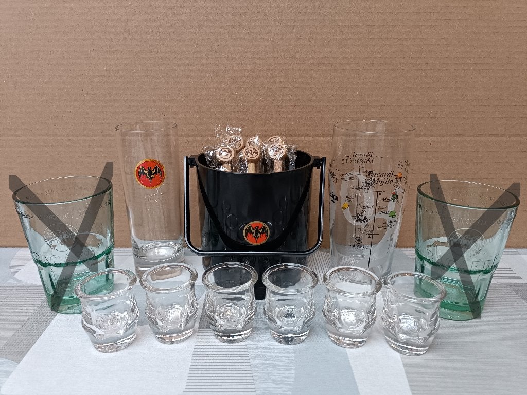 Bacardi Rum Cola - Fles - Glas - Glazen - Retro - Vintage, Verzamelen, Ophalen of Verzenden, Zo goed als nieuw, Gebruiksvoorwerp