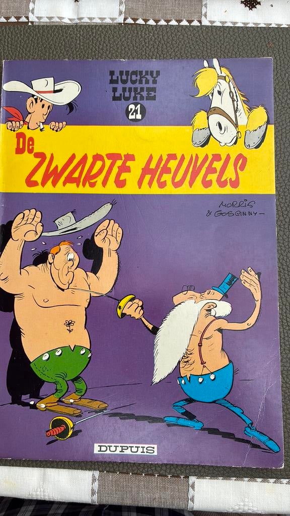 Lucky Luke, de zwarte heuvels, Eén stripboek, Ophalen of Verzenden, Gelezen