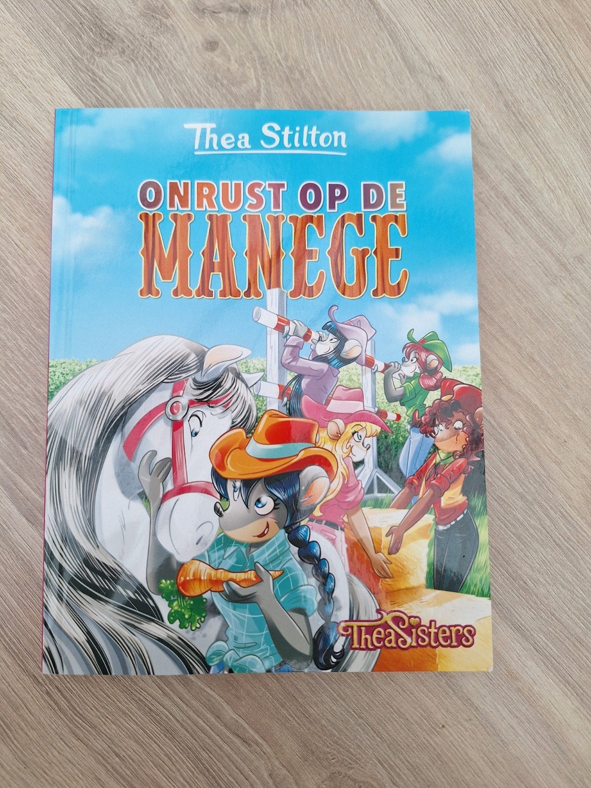 Thea Stilton - Onrust op de manege, Enlèvement, Thea Stilton