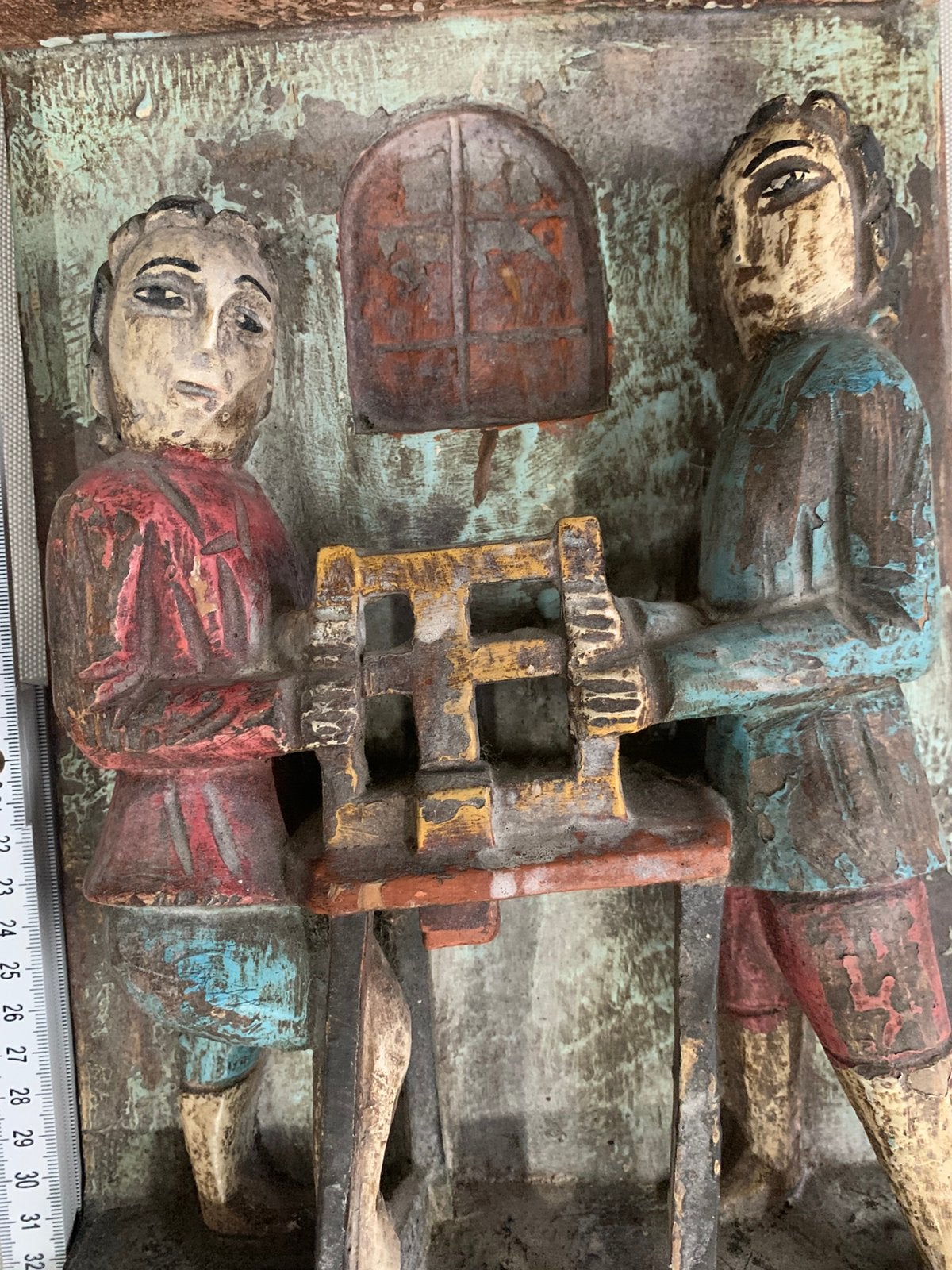 Sculpture en bas-relief en bois peint, Enlèvement, Peint, Sculpture sur bois