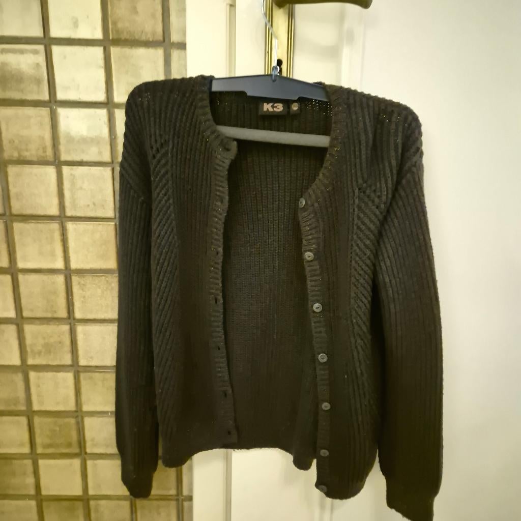 Zwarte gebreide cardigan met knopen - maat 140, Kinderen en Baby's, Ophalen, Meisje, Zo goed als nieuw, Trui of Vest