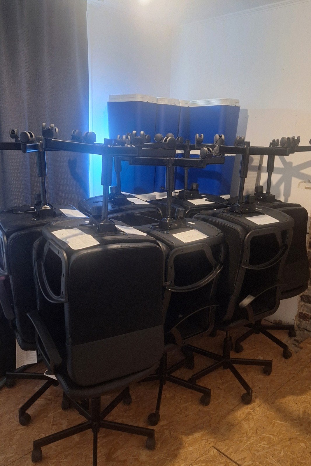 14 bureau stoelen, Ophalen