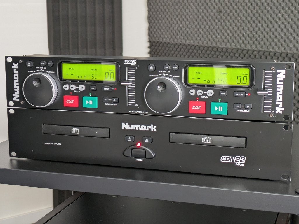 Numark CDN22 Mk2, dubbele 19″ DJ-cd-speler, Enlèvement ou Envoi, Utilisé, Autres marques