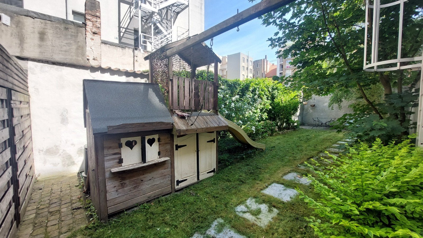 Speelhuis met afdak, schommel, trap en glijbaan., Ophalen