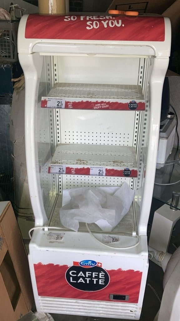Frigo d'exposition, Enlèvement