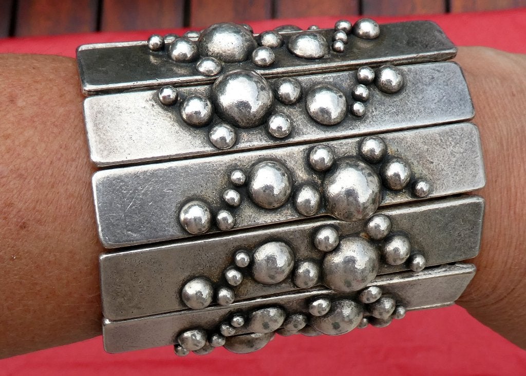 Mooie puntige metalen armband, Handtassen en Accessoires, Armbanden, Ophalen of Verzenden, Zo goed als nieuw, Zilver, Overige materialen
