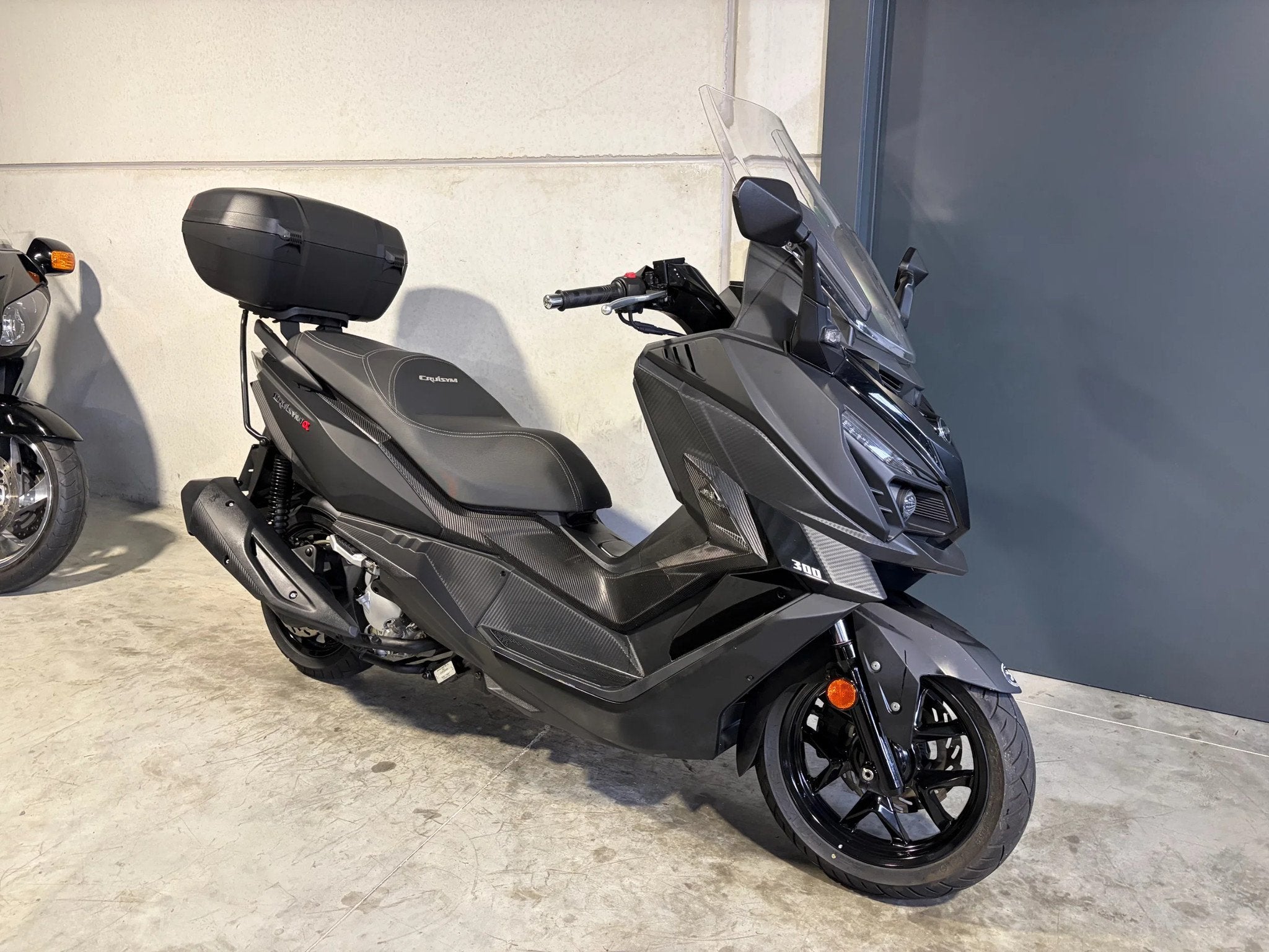 SYM Cruisym 300 abs luxescooter met topcase, 300 cm³, Scooter, Entreprise, 12 à 35 kW