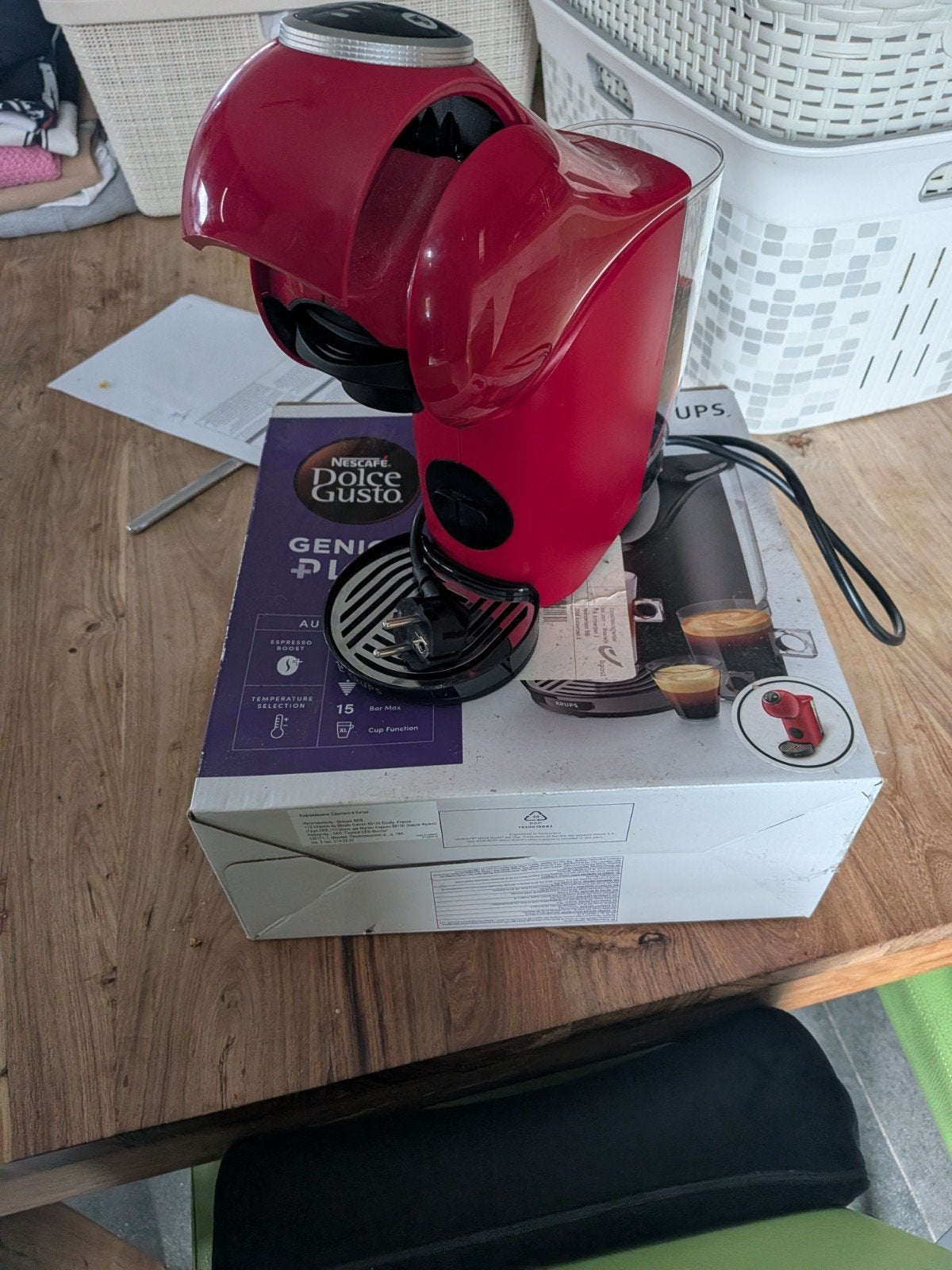 Dolce Gusto genio s plus rood, Koffiemachine, Ophalen of Verzenden, Zo goed als nieuw, 2 tot 4 kopjes