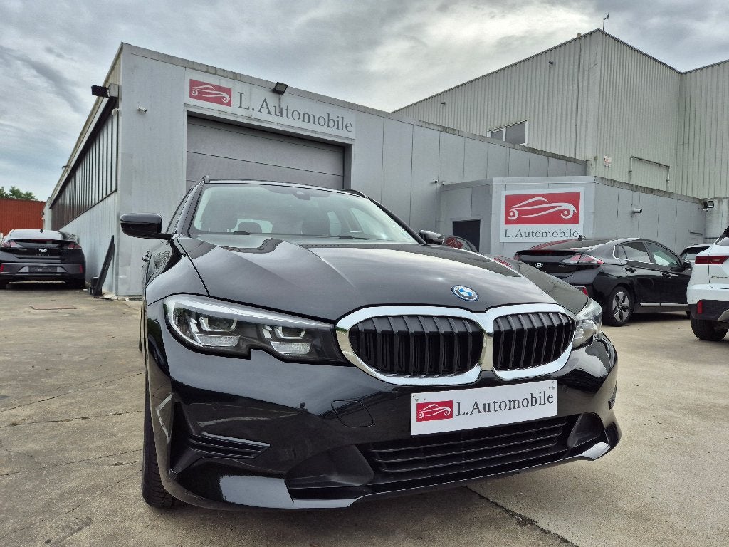 BMW 320 eA Touring / PHEV HYBRID / 2022 !, Auto's, BMW, Automaat, 4 cilinders, Zwart, Leder