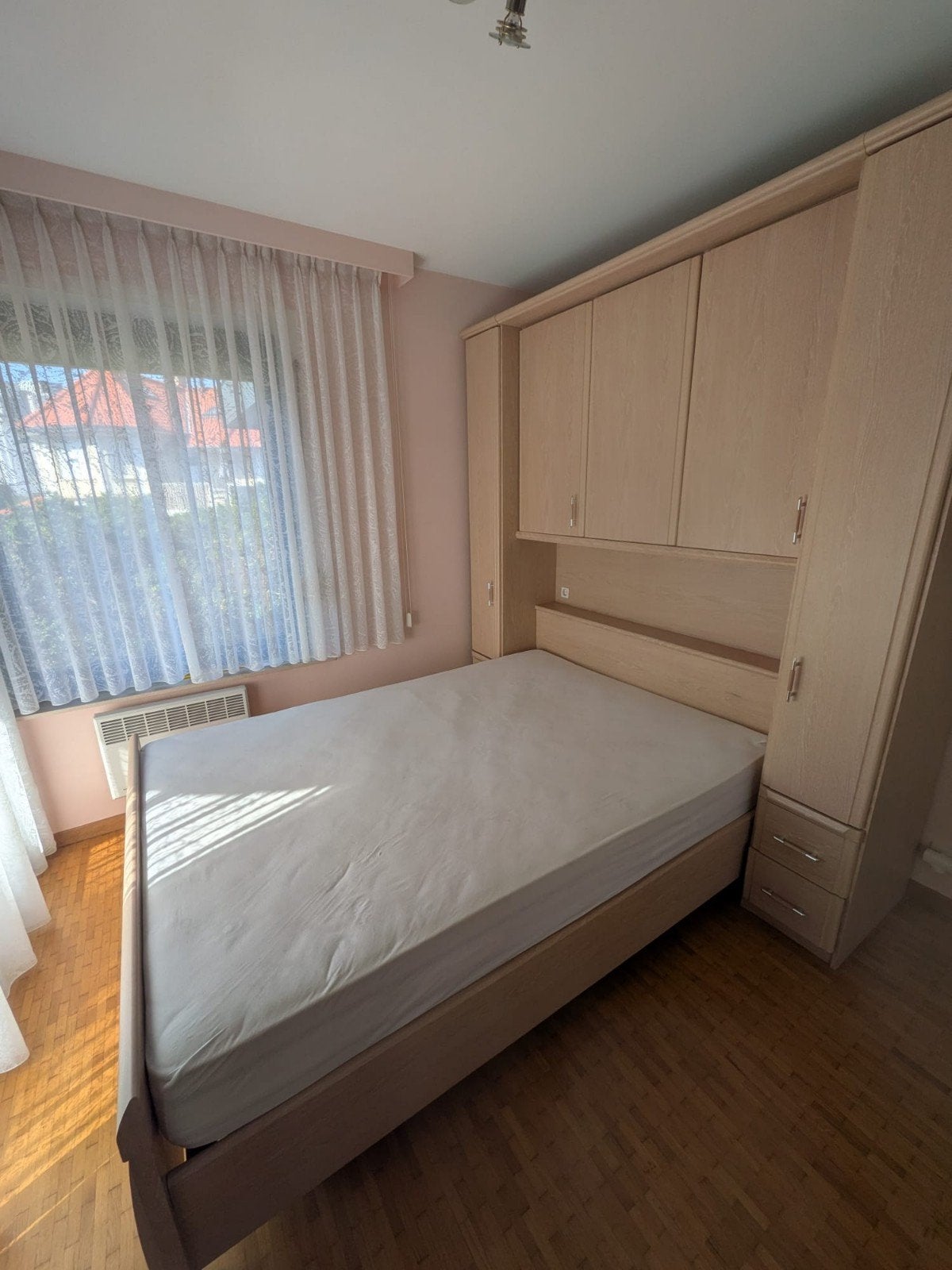 Mebles de la chambre a coucher, Enlèvement