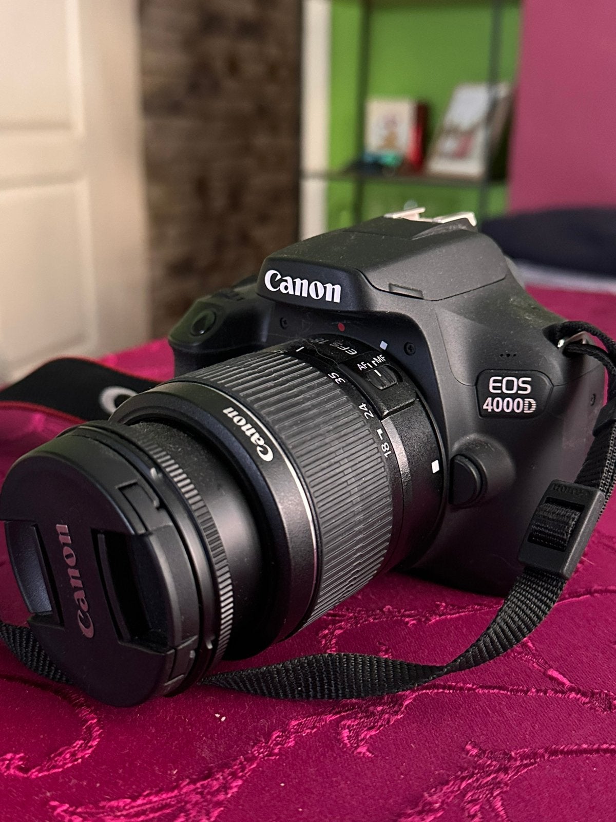 Canon 4000d met oplader en sd kaartje 16gb, Enlèvement, Comme neuf, Chargeur, Canon