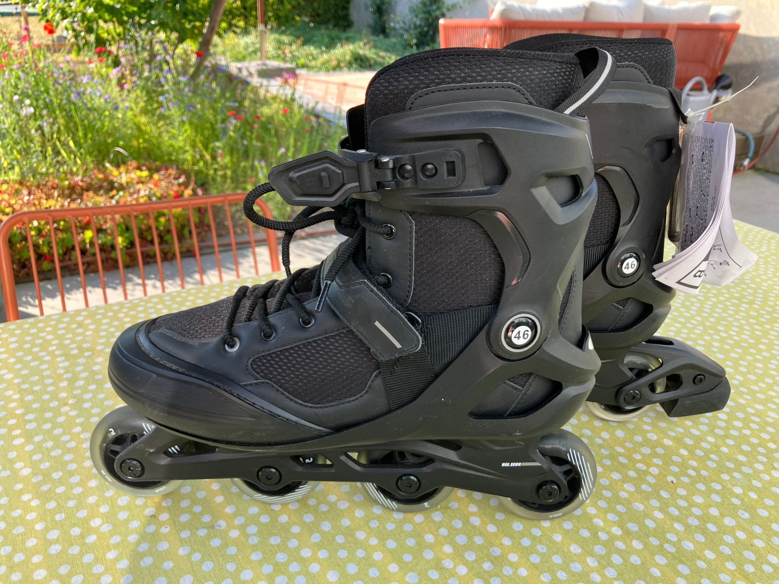 Gloednieuwe skeelers - maat 46, Sports & Fitness, Patins à roulettes alignées, Autres marques, Femmes, Rollers 4 roues en ligne