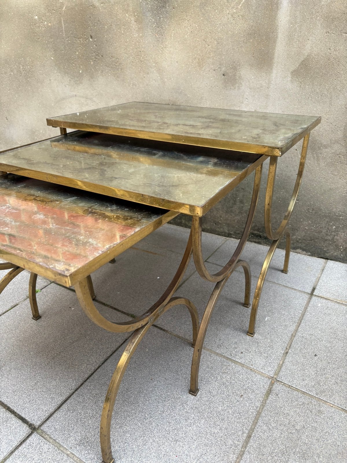 Vintage neoclassical brass nesting tables, Ophalen