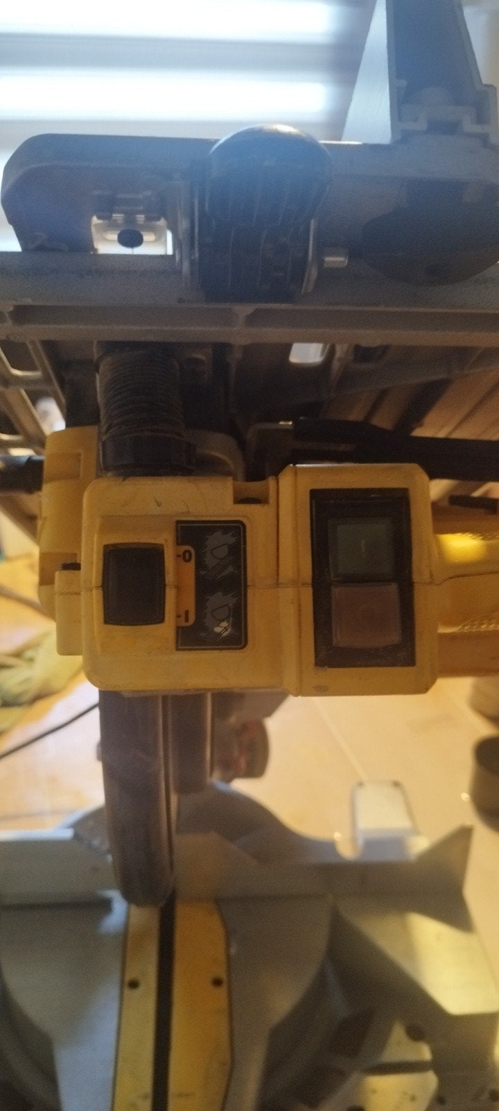 scie dewalt 30,5cm en bonne état, Enlèvement ou Envoi, 70 mm ou plus, Utilisé, Dewalt
