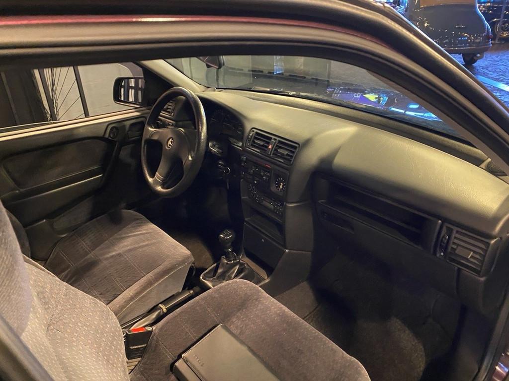 Opel Vectra 1.6i GLS (année de construction 1993), Autos, Rouge, Entreprise, Boîte manuelle, Peinture métallisée