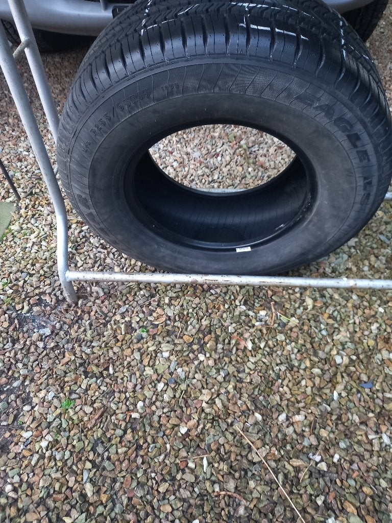 Pneu de voiture SUV ou 4x4, Enlèvement