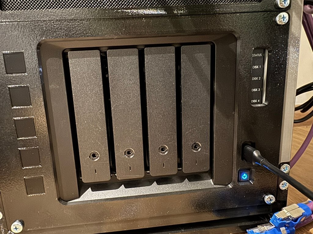 Synology DS918+, Enlèvement