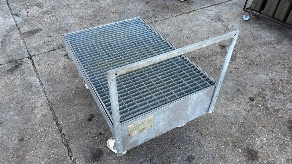 Verrijdbare stalen opvangbak met rooster 120x80 cm, 100 liter of meer, Ophalen, Gebruikt, Transportkar