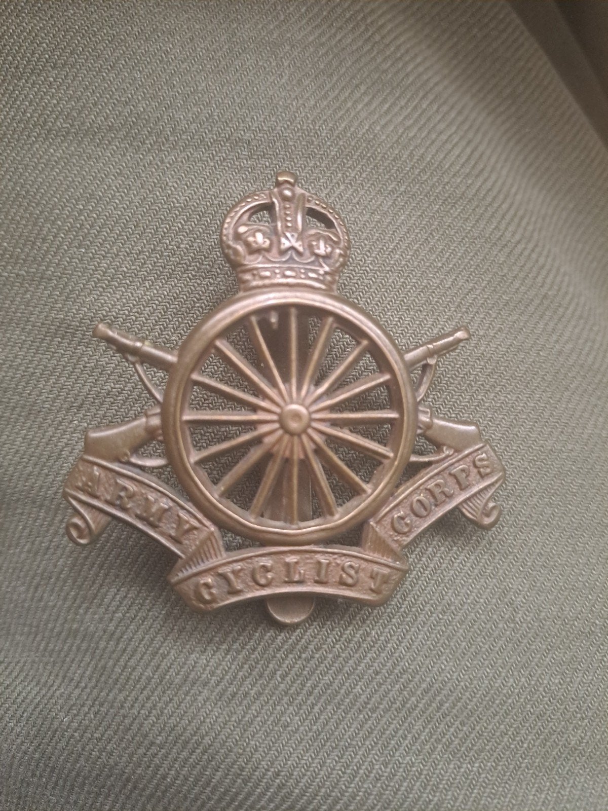 Originele wo1 capbadge Army Cycling Corps, Verzamelen, Ophalen of Verzenden, Landmacht, Embleem of Badge