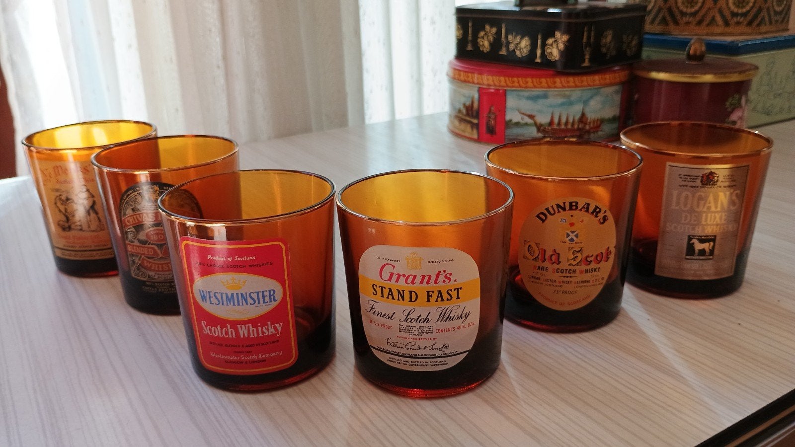 6 whisky glazen met verschillende Merklabels, Ophalen