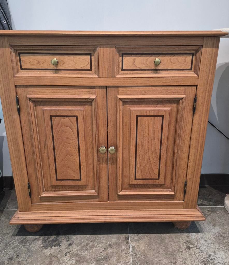 Massieve kast notelaar met fineer blad., Huis en Inrichting, Ophalen, Gebruikt, Overige houtsoorten, Met deur(en)