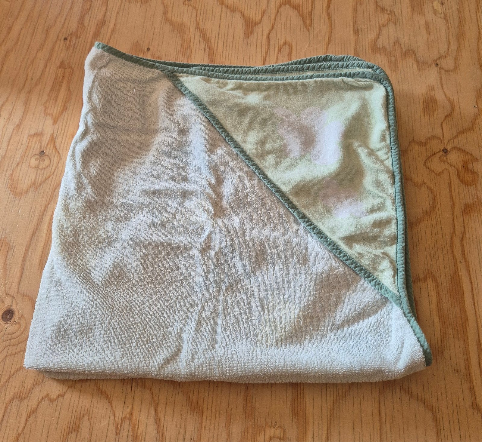 Mooie lichtgroene  inwikkelhanddoek met kap voor baby, Kinderen en Baby's, Overige merken, Overige typen, Ophalen of Verzenden