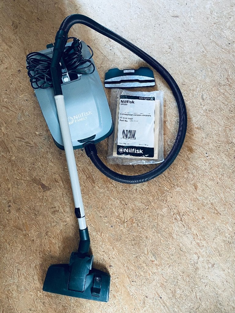 aspirateur Nilfisk family VP 600, Elektronische apparatuur, Stofzuigers, Overige merken, Zo goed als nieuw, Sledestofzuiger, Ophalen