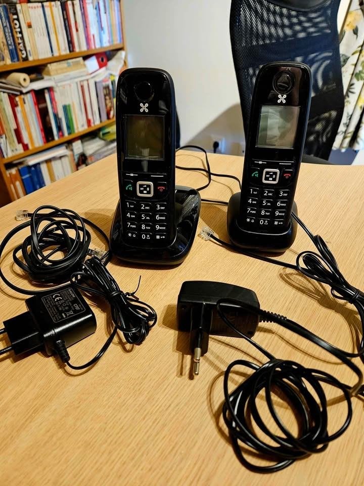 Téléphones sans fil, Télécoms, Téléphones fixes | Combinés & sans fil, Enlèvement, Comme neuf, 2 combinés