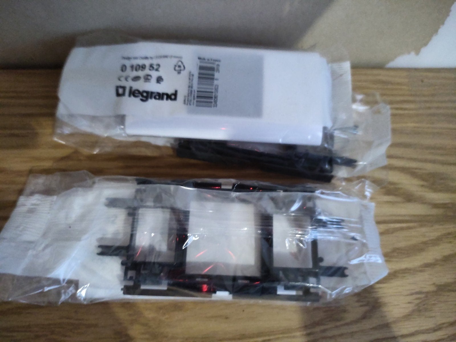 Legrand support 1 Module pour goulotte DLP 105mm, Bricolage & Construction, Enlèvement ou Envoi, Neuf, Hager, Plaque de finition