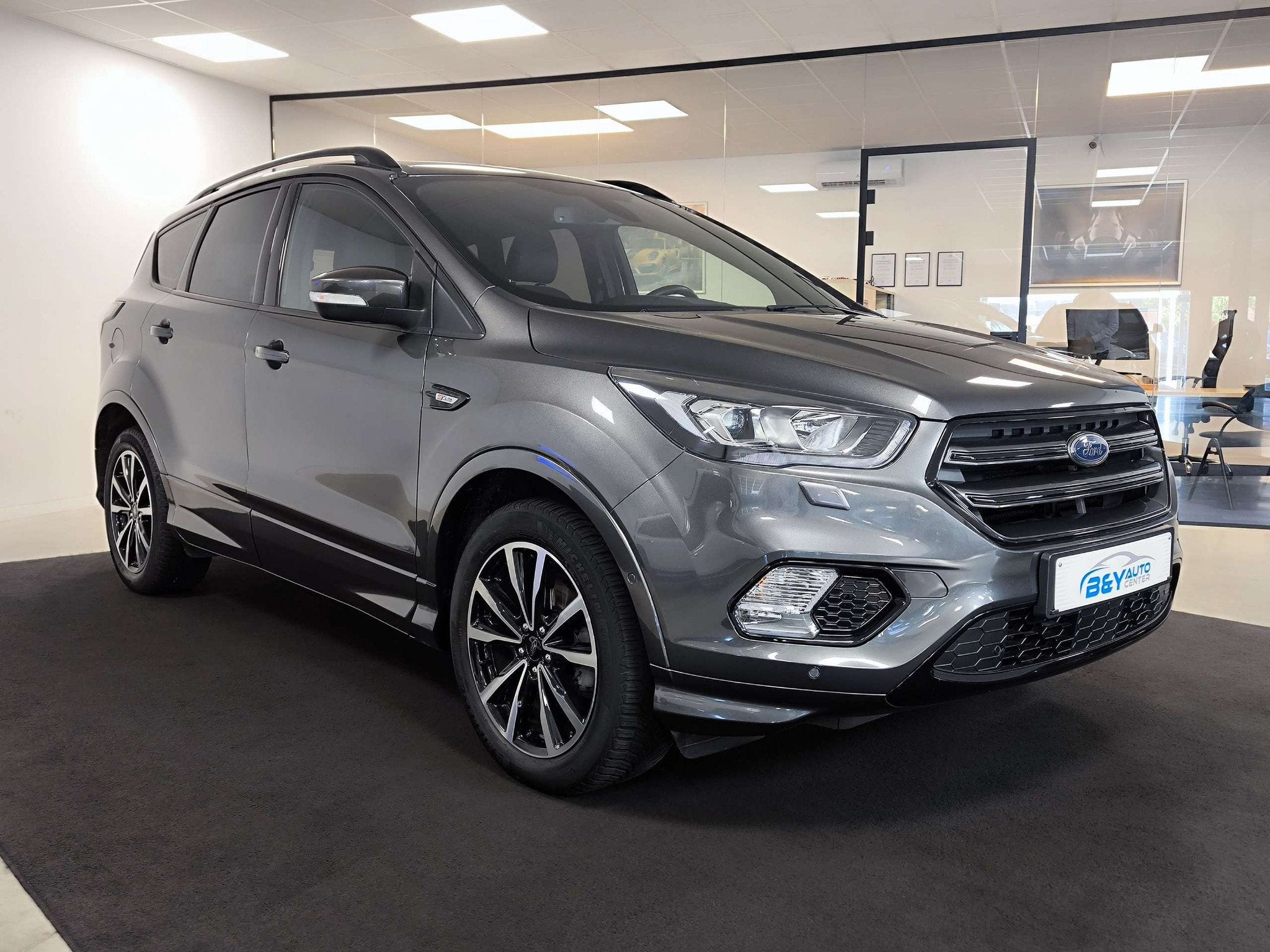 Ford Kuga 1.5 EcoBoost FWD ST-Line X, Autos, Ford, Argent ou Gris, Entreprise, Boîte manuelle, Noir