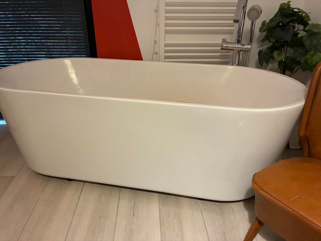 Baignoire îlot ovale, Enlèvement, Utilisé