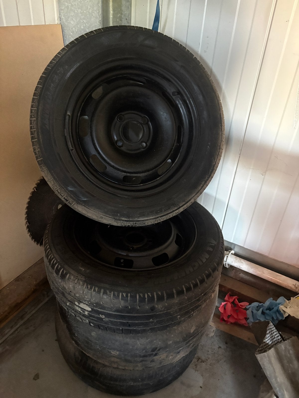 Set velgen met banden Peugeot 4x108, Auto-onderdelen, Banden en Velgen, Ophalen, Band(en)