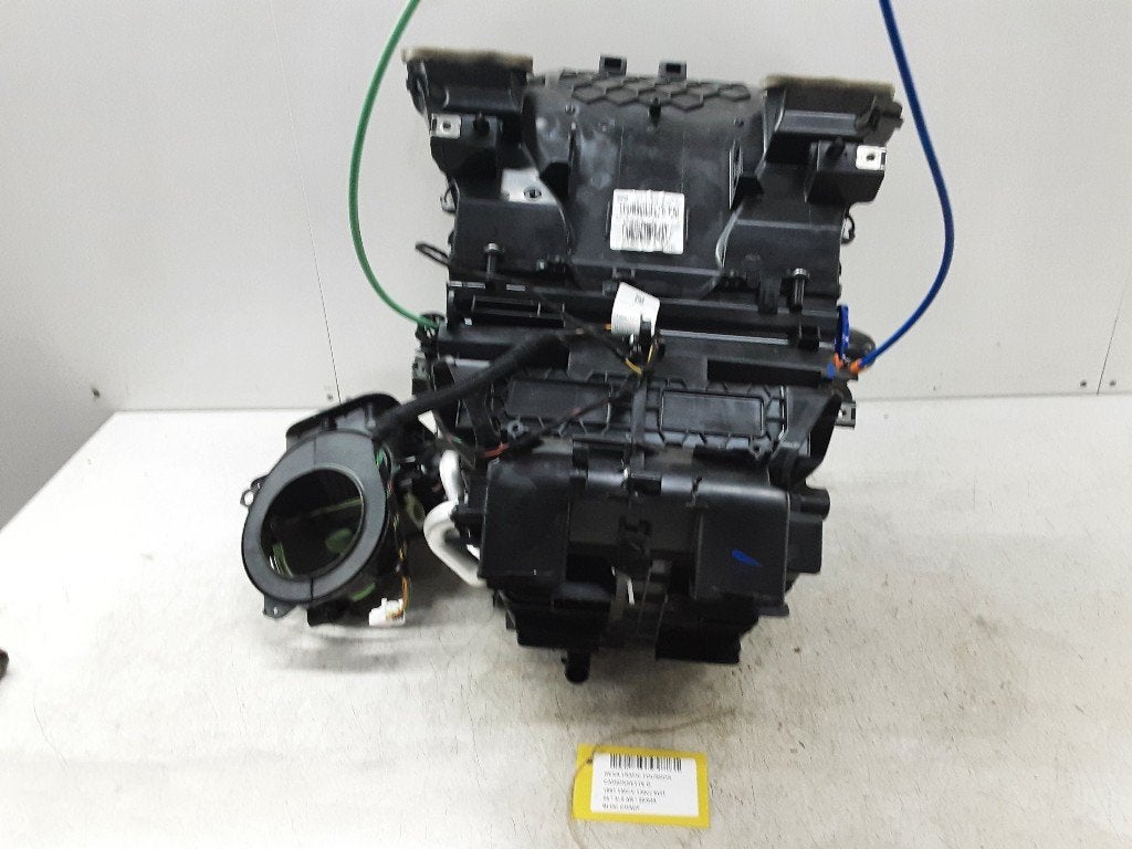 KACHELRADIATEUR Trafic (1FL / 2FL / 3FL / 4FL) (272706780R), Gebruikt, Renault, Peter-Huppertz-Straße 5
51063  Köln, DE, Dialog.deutschland@renault.de