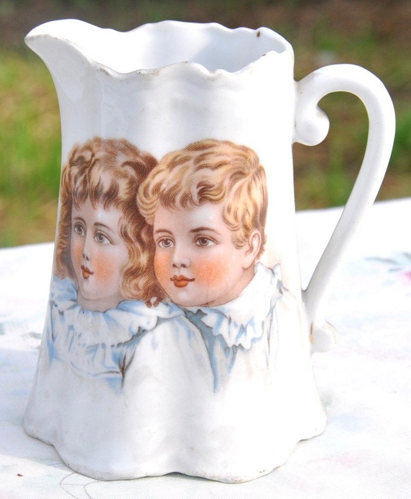 pot au lait en porcelaine decor aux enfants, Antiquités & Art, Enlèvement ou Envoi