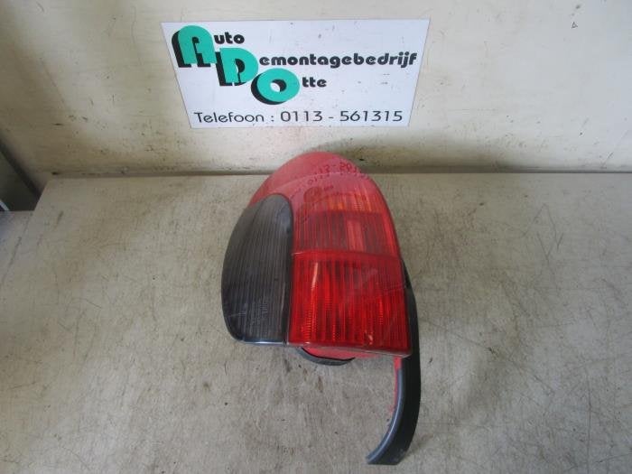Feu arrière gauche d'un Peugeot 306, -, Utilisé, -, Peugeot
