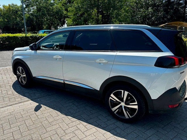 Peugeot 5008 Allure EAT8 1ÈRE DISTRIBUTION + CHAÎNE NEUVE, Autos, Cuir, Achat, Système audio, Carnet d'entretien