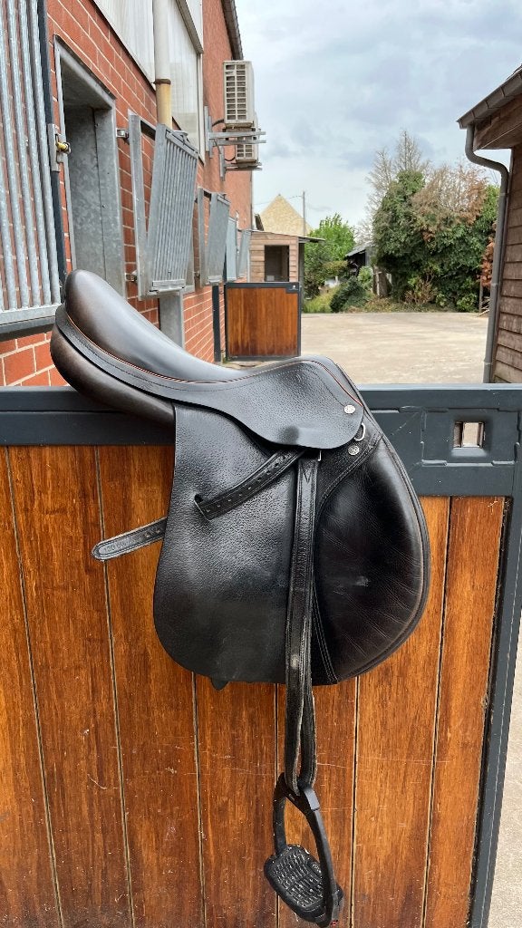 Equipe springzadel 16,5 inch, Ophalen of Verzenden, Middel, Inclusief zadelhoes, S (16 of 16.5 inch)